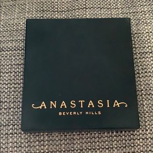 Anastasia empty eyeshadow palette